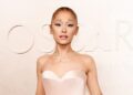 Celebridades estão indo selvagens para o novo álbum de Ariana Grande