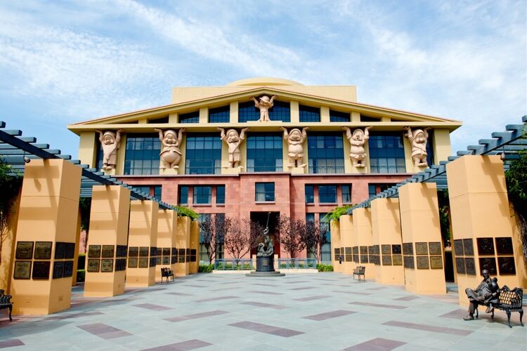 Centenas de demissões esperadas para começar amanhã no ABC News e Disney Entertainment