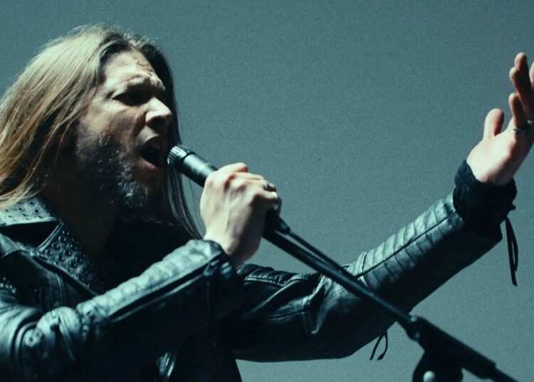 Changeling revela um novo single e videoclipe 'Falling in Circles'