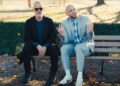 Chet Hanks e Tom Hanks recriam cenas de Forrest Gump no videoclipe