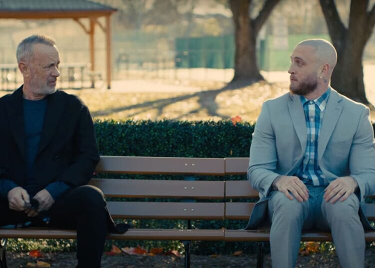 Chet Hanks toca Forrest Gump no videoclipe apresentando para…