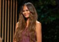 Chrissy Teigen explica por que ela é o novo banqueiro de "Deal ou On Deal Island"
