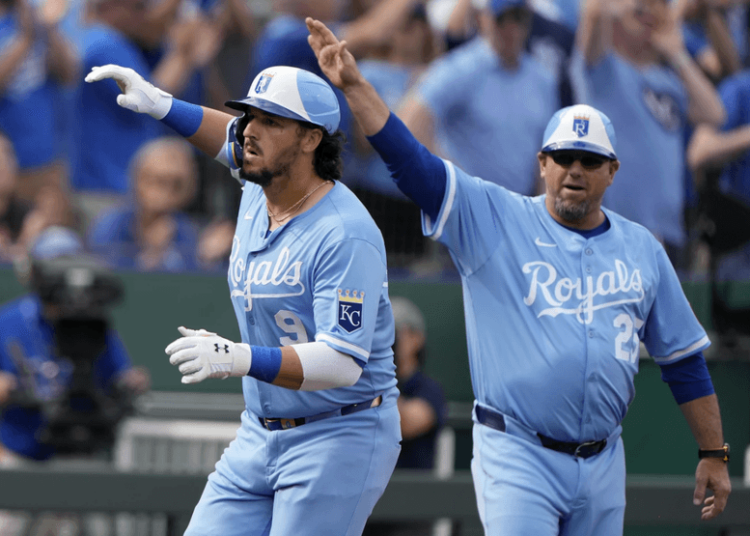 Cleveland Tops Kansas City Royals 7-4 no dia da abertura