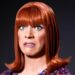 Coco Peru aborda suas cenas cortadas de 'meados do século moderno'
