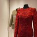 Códigos de vestuário: roupas icônicas da coleção real exibida ao lado das criações de jovens designers | Notícias do Reino Unido