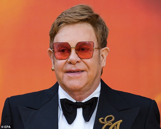 Como Elton John se tornou um amigo íntimo da família real: de Jiving com a rainha falecida a se tornar parte do círculo interno de Meghan e Harry
