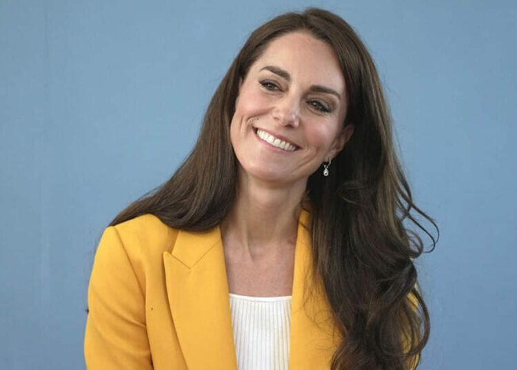 Como Kate Middleton retornou graciosamente aos deveres reais