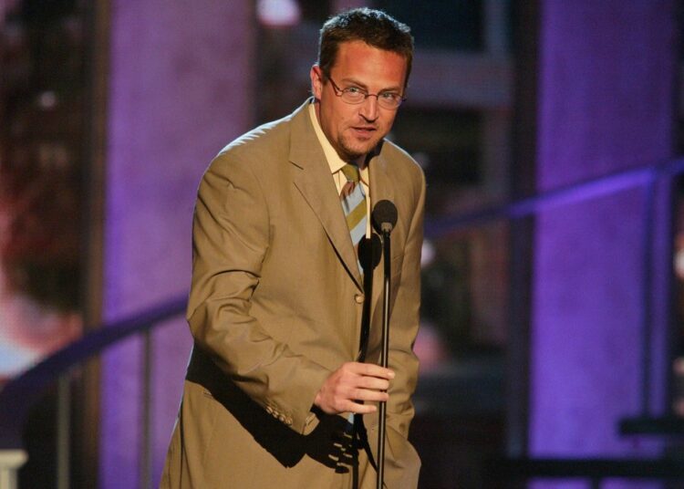 Como Matthew Perry mal utilizou substâncias para tratar sua depressão