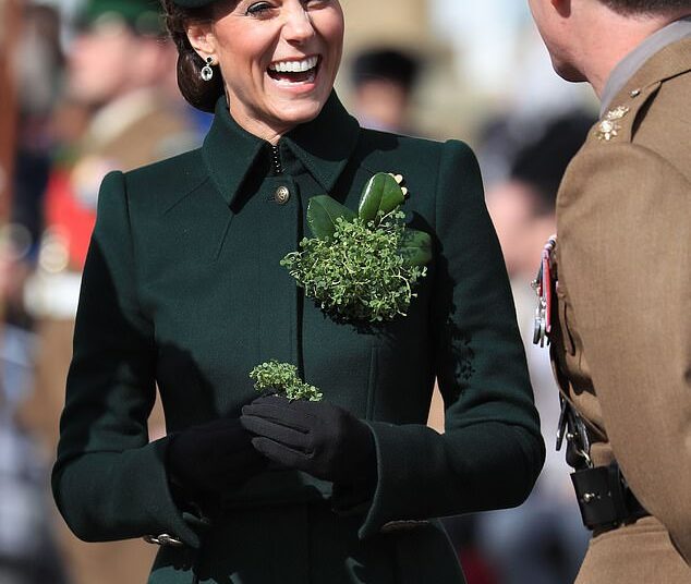 Como as tradições em movimento de Kate Middleton, de St. Patrick, colocam o feriado de volta no mapa para o Royals após 100 anos