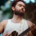 Confira o novo videoclipe de Anthony Worden para "$ 20"