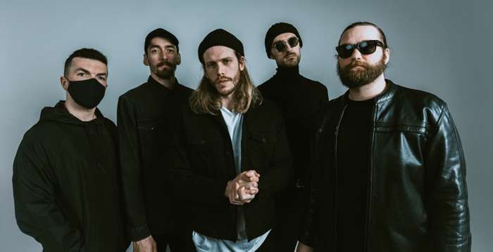 Confissões de uma nova faixa de estreia de traidores "Still Haunted" e Music Video, novo álbum em maio