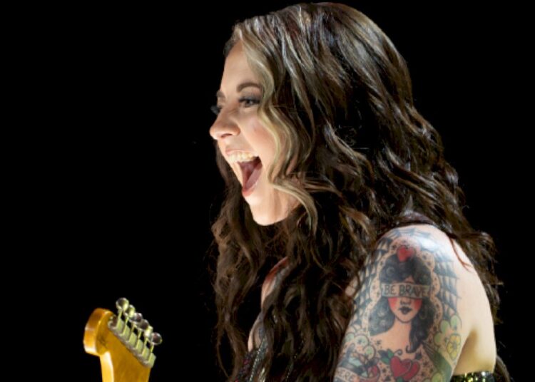 'Cowboy Songs' 101: A filosofia por trás do último passeio de Ashley McBryde