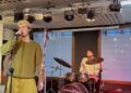 Cruz Beckham provoca uma música sobre querer ser John Lennon, enquanto dá aos fãs um vislumbre de nova música