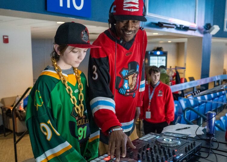 DJ de Springfield Hale entrega o bisonte fiel