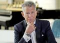 David Foster admite que o medo de elevadores o levou a subir 65 lances de escada