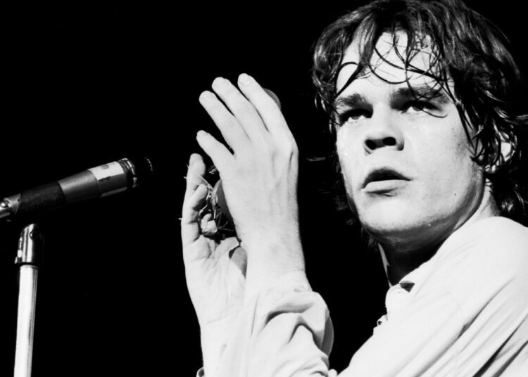 David Johansen, vocalista do New York Dolls e pioneiro punk, morto aos 75