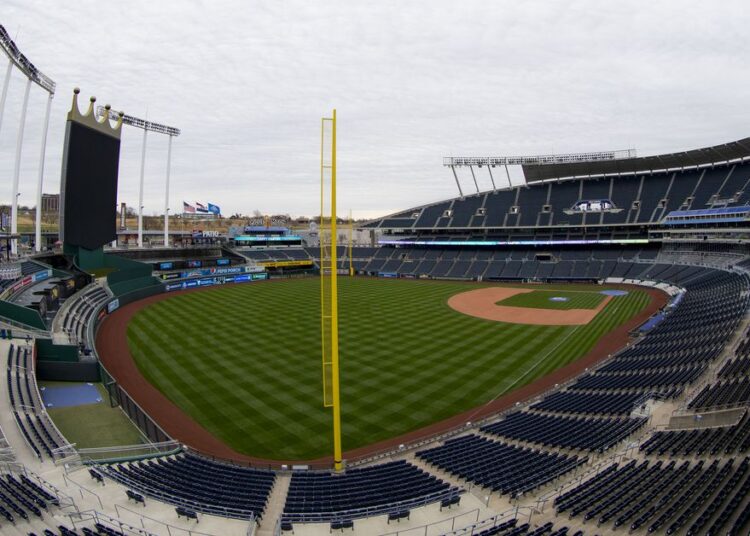 Dê -nos suas previsões 2025 Royals e MLB!