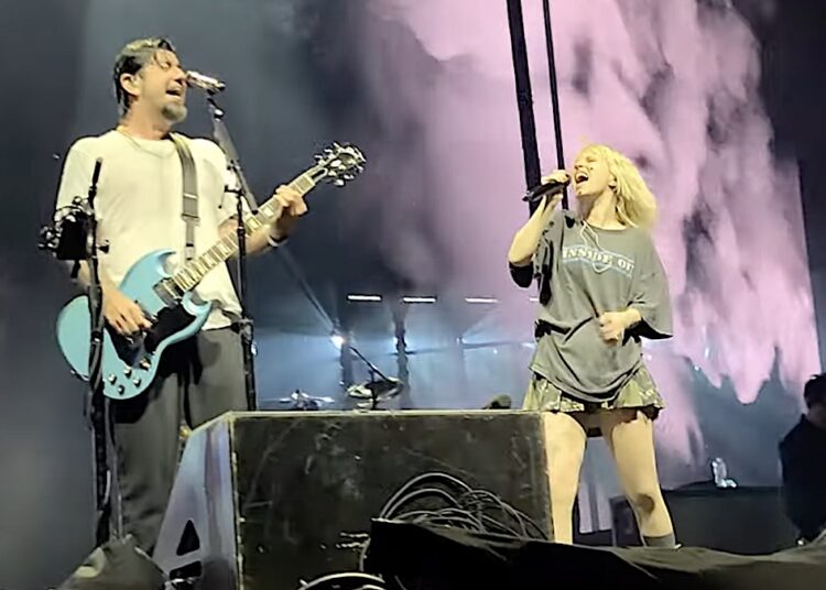 Deftones ingressou no palco de Hayley Williams, da Paramore, para "Minerva" em Nashville: Assista