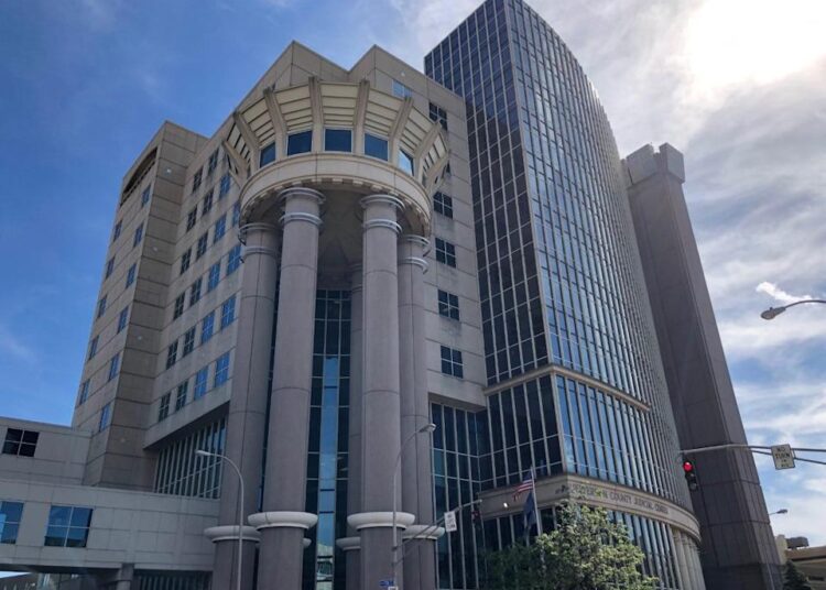 Diretor musical do Exército de Salvação que abusou de Minor do Tennessee, novo processo alega