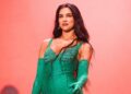 Dua Lipa Marks Marco 'enorme' marco com fotos sensuais da turnê