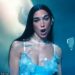 Dua Lipa pinga em jóias de luxo no valor de mais de £ 50.000, enquanto se veste para os nove no videoclipe para o novo guidão da música com Jennie