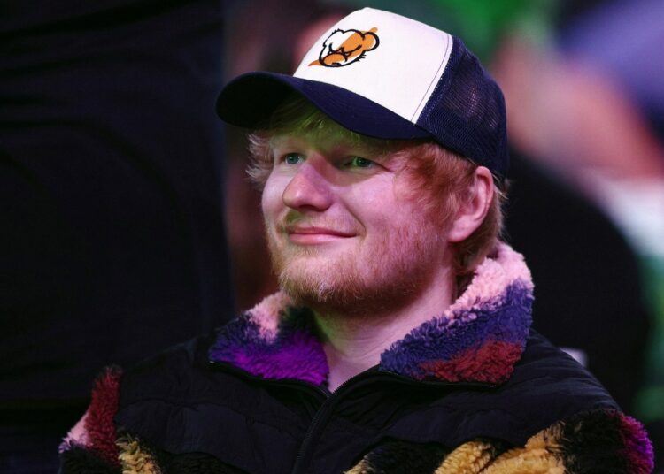 Ed Sheeran compartilha trechos do novo single "Azizam"