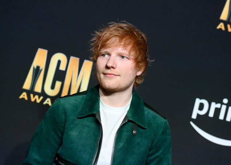 Ed Sheeran provoca o novo single 'Azizam', diz o próximo álbum 'Done'