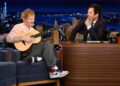 Ed Sheeran toca nova música 'Old Phone' em 'Fallon'