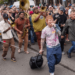 Ed Sheeran toca novas músicas nas ruas de Nova Orleans