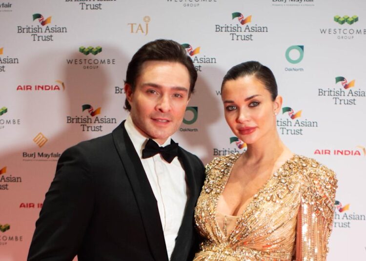 Ed Westwick recebe o primeiro filho com a esposa Amy Jackson