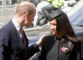 "Ela estava roubando Harry!" O hábito de abraço de Meghan teria deixado William 'desconfortável' - Rift Royal exposto