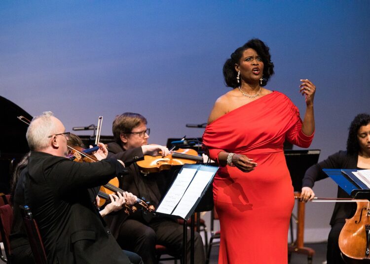Entretenimento: cantores preparados para 'River Rhapsodies'; 'Garota engraçada' no WAC | O Arkansas Democrat-Gazette
