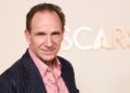 O candidato ao Oscar de Melhor Ator, Ralph Fiennes, participa da recepção de 2025 para os indicados do 97º Oscar. Reuters