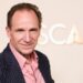 O candidato ao Oscar de Melhor Ator, Ralph Fiennes, participa da recepção de 2025 para os indicados do 97º Oscar. Reuters