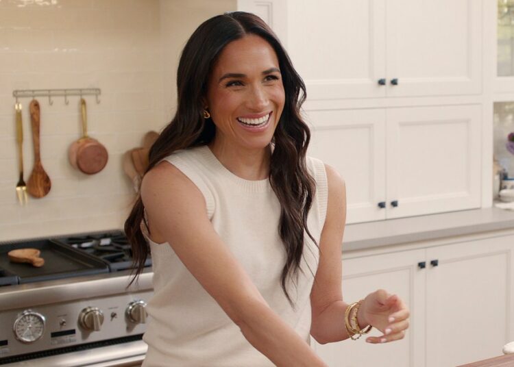 Ex -Royal Butler discute 'com amor, Meghan'