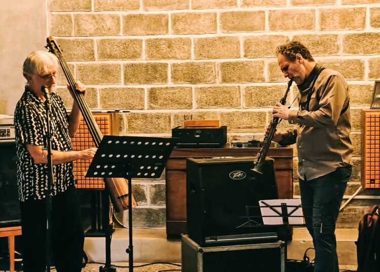 Explore as experiências musicais únicas de Chennai neste café que hospeda concertos íntimos