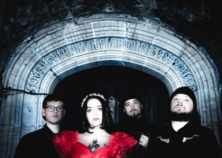 Facas de faca Libere o novo videoclipe para 'Worthy'