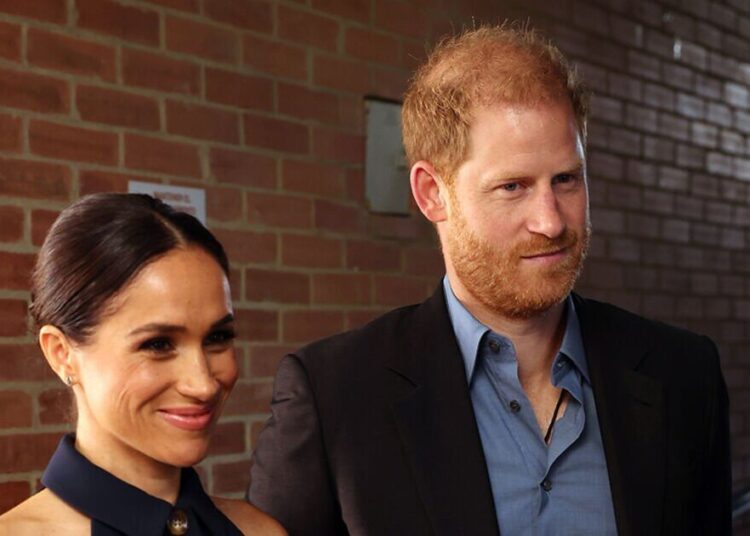 Família Real Live: Meghan tem o príncipe Harry 'lavagem cerebral' - Insider | Real | Notícias