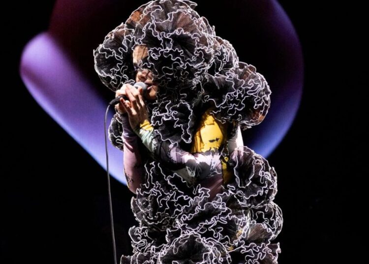Filme de concerto Björk Cornucópia para estrear nos cinemas em 7 de maio