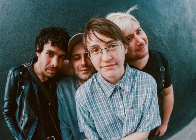 Florista Compartilhe o novo single 'Moon, Sea, Devil' | Notícias