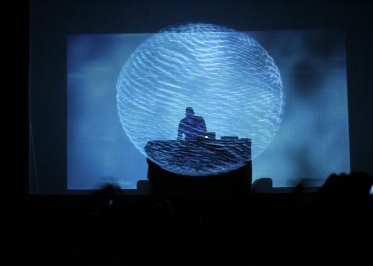 Flying Lotus compartilha uma nova música da trilha sonora do filme "Oxygene"