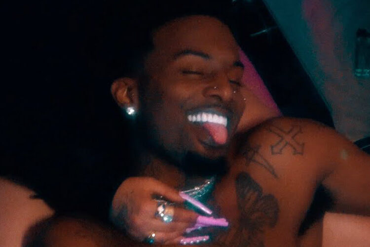 'Fomdj' Lyrics & Song Significado: Playboi Carti domina 2025 com sua última faixa 'Music' | Letras, música, Playboi Carti | Just Jared: Notícias e fofocas de celebridades