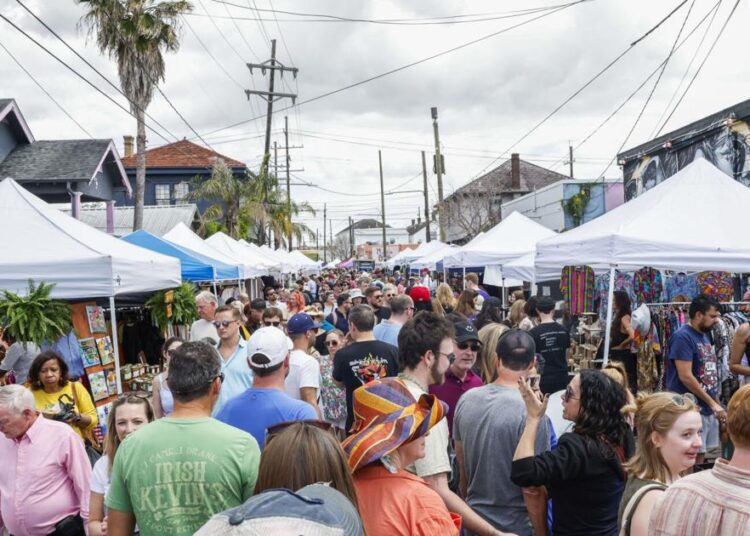 Freret Street Festival Saturday Packs bastante em 7 quarteirões | Entretenimento/vida