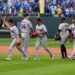 Guardiões se reúnem por três corridas no dia 10 para vencer o Royals, por 7-4, no jogo de abertura da temporada