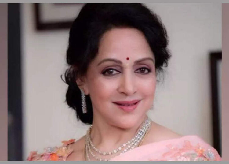 Hema Malini aborda o uso indevido de DeepFake e AI direcionando celebridades: 'Elas se tornam virais e lançam um tremendo impacto em…' |