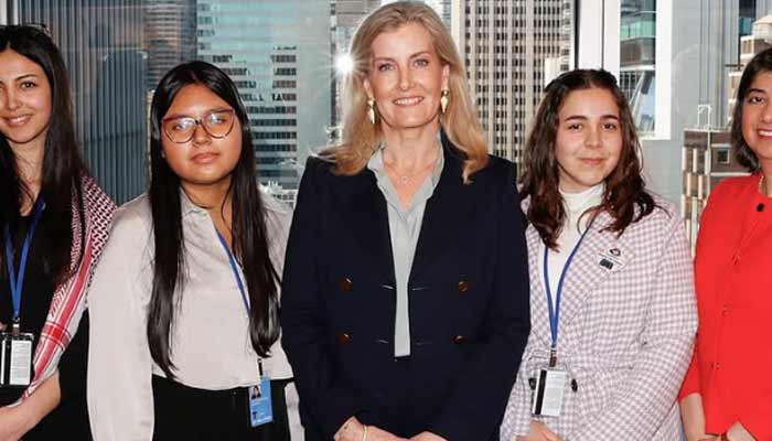 Honras da família real duquesa Sophie após o surpreendente anúncio de Meghan Markle
