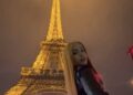Ice Spice provoca novas músicas enquanto dançando em frente à Torre Eiffel