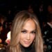 J.Lo está "pronto" para namorar novamente em meio a fontes dizendo que ela acha Brett Goldstein "muito fofo"