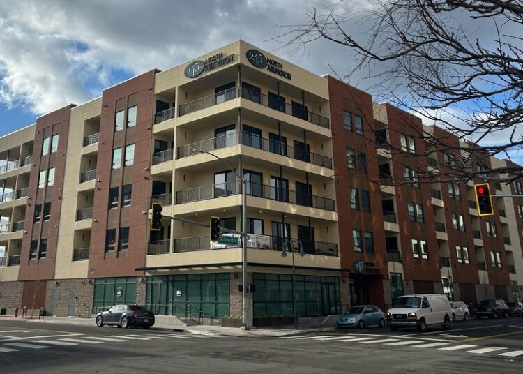 Jacobs Entertainment abre o primeiro prédio de apartamentos no distrito de Reno's Neon Line
