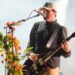 Jesse Lacey, do BRACH NEW, aborda a morte de Stepson e executa uma nova música emocional sobre o luto